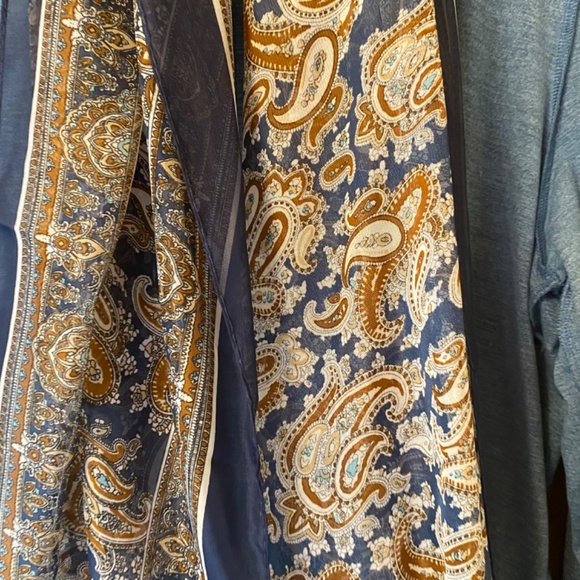Navy paisley print scarf - Picture 6 of 8